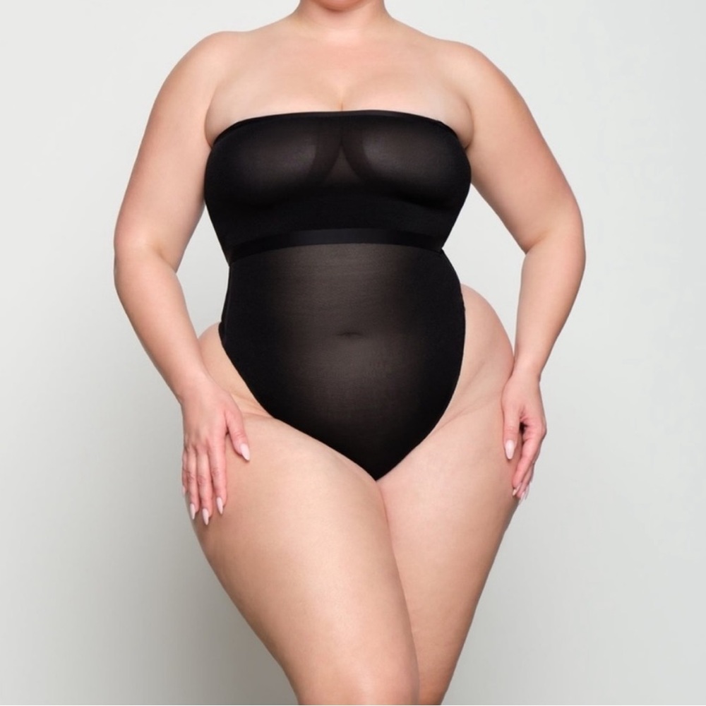 Skims sheer sculpt thong